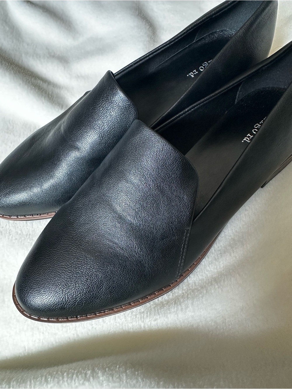 Índigo rd.Black Leather Women's Slip-On Loafers